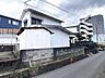 外観：現況古家が付いており、建物の解体が必要となりますが、更地渡しとなっています。また車の乗り入れを擦るようでしたら、一部擁壁の工事が必要になりそうです。