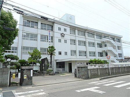 松山市立雄新中学校 1230m
