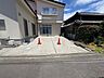 バルコニー：敷地内駐車2台可♪舗装されておりますので、雨の日の泥はねも軽減されますね♪