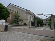 松山市立さくら小学校 647m