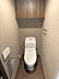 トイレ：トイレは廊下から行くことができます♪LDKと離れているので、より落ち着いてトイレがしやすいですね♪収納に便利な棚もついております♪