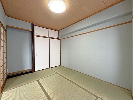 天袋までたっぷり収納できる押入♪季節用品や大きな荷物もすっきり整理できて嬉しいですね♪
