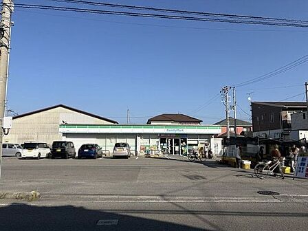 ファミリーマート 清住店 135m