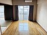 リビング/ダイニング：北側から撮影したLDKです♪大きな窓がついているので、明るい光が差し込む家族憩いの空間です♪