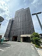 外観写真です♪只今大規模修繕中となっております♪内覧はできますので、お気軽にお問い合わせください。