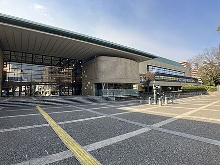 松山市総合コミュニティセンター 564m