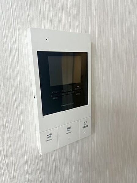 【インターフォン】来訪者の姿を画面で確認できます!突然の来客やお留守番時にも重宝します。