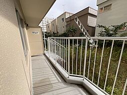 【バルコニー】日当たり良好で爽やかな風が吹き抜けるバルコニー空間。