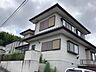外観：落ち着いた住宅街に佇む一邸。建物約43坪の広さがあり、暮らし方に合わせた使い分けがしやすい住まいです