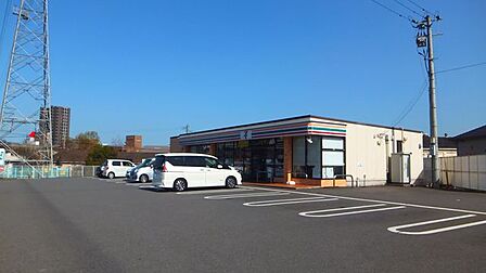セブンイレブン大分古国府店 829m