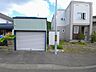 外観：【現地写真】前後に建物がない両面道路のため、プライバシーを確保しやすいのが魅力。