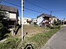 外観：【現地土地写真】土地費用を抑えて建築費に充当可能。解体費不要の更地でこだわりを叶える123m2。