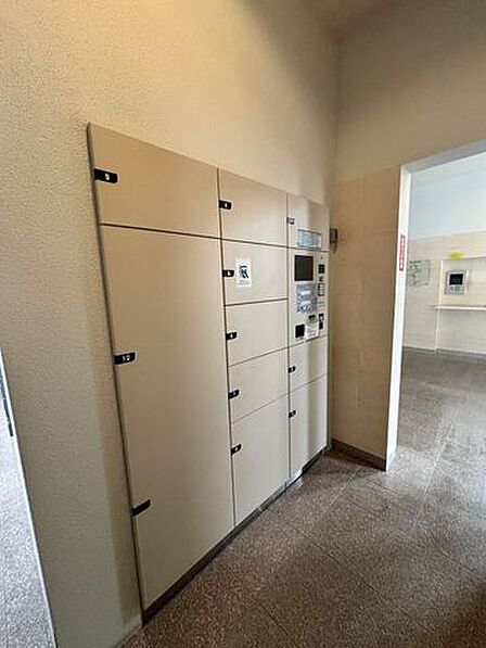 【宅配ボックス】不在時でもスムーズに荷物が受け取れる便利な宅配ボックス。