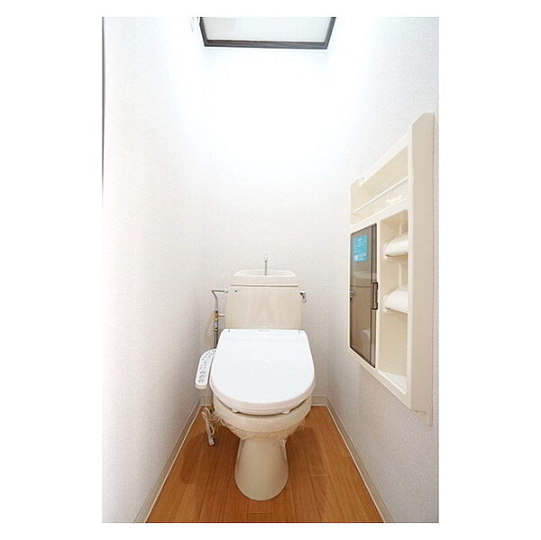 画像24:清潔感のあるトイレ空間