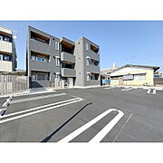 駐車のしやすい広々駐車場