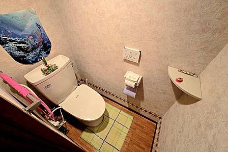 ウォシュレット付きトイレ完備です