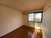 洋室6帖（西側から撮影）