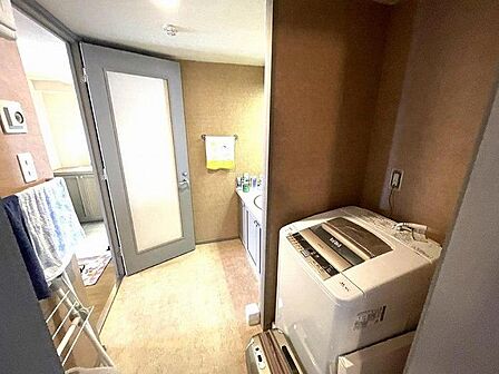 洗面脱衣室　室内洗濯機置場付き