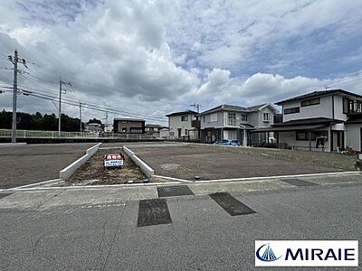 外観：4号地の現地写真です♪敷地面積は57坪以上です♪4号地は敷地延長になっており、2号地と3号地の間を通ります。