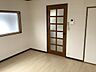 室内：角部屋なので2面採光