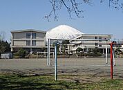 小山町立北郷小学校まで1、406ｍ