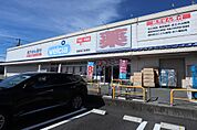 ウエルシア御殿場二枚橋店まで徒歩7分（550ｍ）、セブンイレブン御殿場小学校前まで徒歩3分（250ｍ）便利な場所に位置しています。