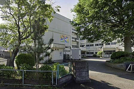 愛鷹中学校まで約2252m 徒歩約29分