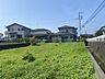 北側が公道、南側は畑、東西に長いお土地です
