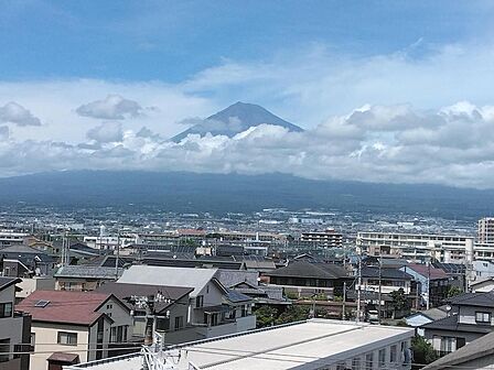 【眺望】北側からは富士山が見えます。