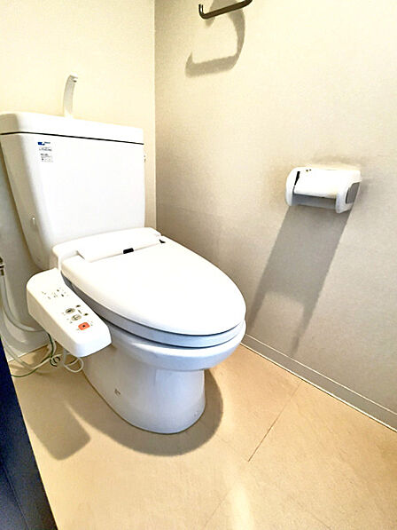 温水洗浄便座付きトイレ。