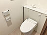 トイレ：リフォームにより、温水洗浄便座が新規交換されています