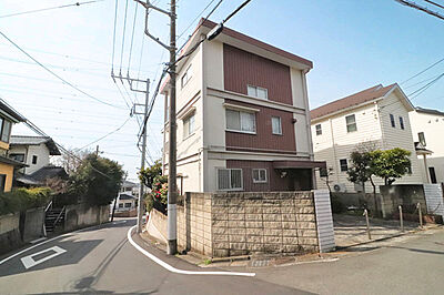 外観:南東・北東の角地 外観:南東・北東の角地