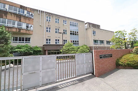 柿生小学校まで約360m(徒歩5分)