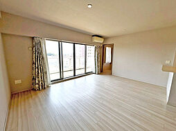 ユトリシア四番街 4LDKのリビング/ダイニング