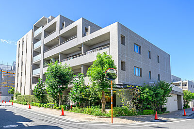 外観:東京メトロ丸ノ内方南支線「中野富士見町」駅徒歩2分の好立地。駅までは坂道が無く、平坦な道のりです。【現地外観写真】 外観:東京メトロ丸ノ内方南支線「中野富士見町」駅徒歩2分の好立地。駅までは坂道が無く、平坦な道のりです。【現地外観写真】