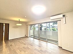 約13.7帖のLD、床暖房付き