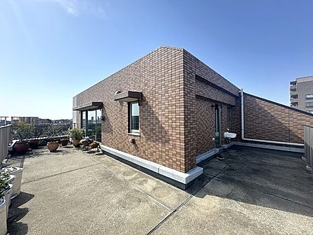 ※販売対象に家具・調度品は含まれません。最上階プレミアム住戸。お庭感覚でお使いいただけるルーフバルコニー付きです。