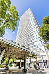 つくばエクスプレス「浅草」駅徒歩3分他。免震構造が採用された、37階建タワーマンションです。【現地外観写真】