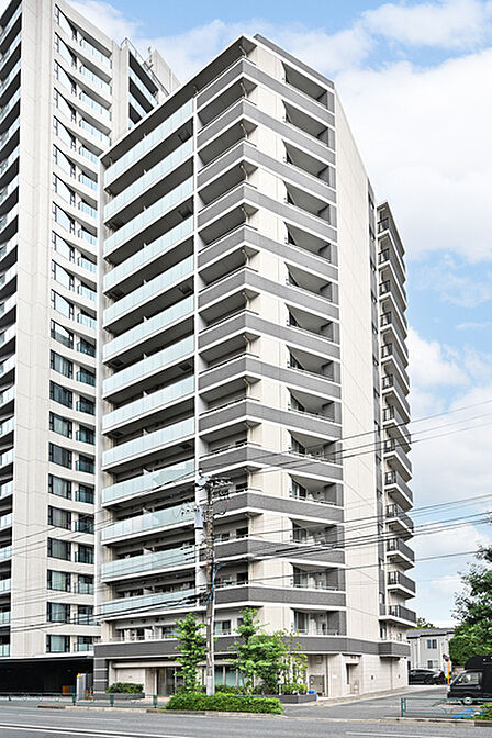 地上15階建、総戸数70戸の分譲マンション