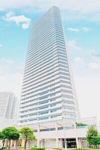 外観:三菱地所他分譲・地上42階建のタワーマンション。複数路線利用可能な「横浜」駅まで徒歩10分の立地。 外観:三菱地所他分譲・地上42階建のタワーマンション。複数路線利用可能な「横浜」駅まで徒歩10分の立地。