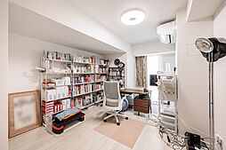 ※販売対象に家具・調度品は含まれません。約8.9帖の洋室です。シンプルな内装なので、お好みのお部屋づくりが楽しめます。