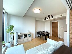 ※販売対象に家具・調度品は含まれません。キッチンの様子が目立たない配置のため生活感が出にくく、来客時にも嬉しいレイアウト。