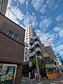 向かい側に派出...