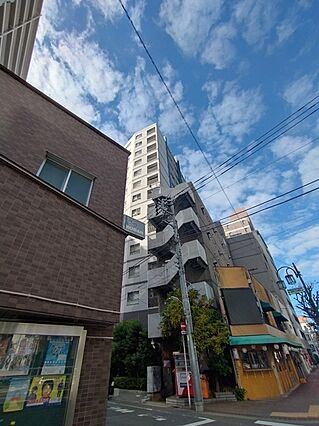 向かい側に派出...