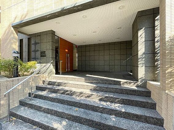 植栽が施された...