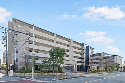 外観：地下鉄東山線「池下」駅まで徒歩6分。徒歩圏内にスーパーや小学校が揃い、子育て世帯も嬉しい住環境です。【現地外観】