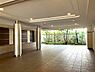 その他：三菱地所コミュニティによる日勤管理が行われ、手入れの行き届いたロビー。共用部に宅配ボックス付きです。【ロビー】