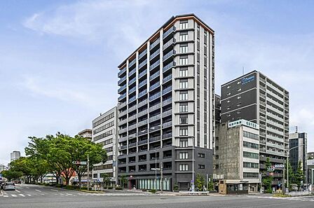 2025年5月築、三菱地所レジデンス分譲マンション。ペット飼育可(細則有り、1住戸2匹まで)。【現地外観写真】