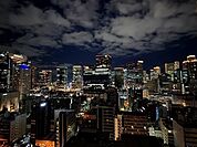 都会的で華やかな眺望が広がります。「グラングリーン大阪」など、大阪市内が一望できます(天候による)。【住戸からの眺望】
