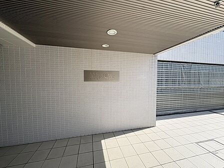 地上15階建、総戸数158戸。24時間ゴミ出しが可能なので、室内を清潔に保つことができます。【共用部】